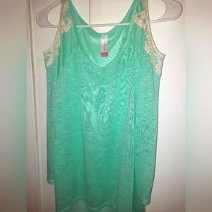 Cold shoulder w/embroidery